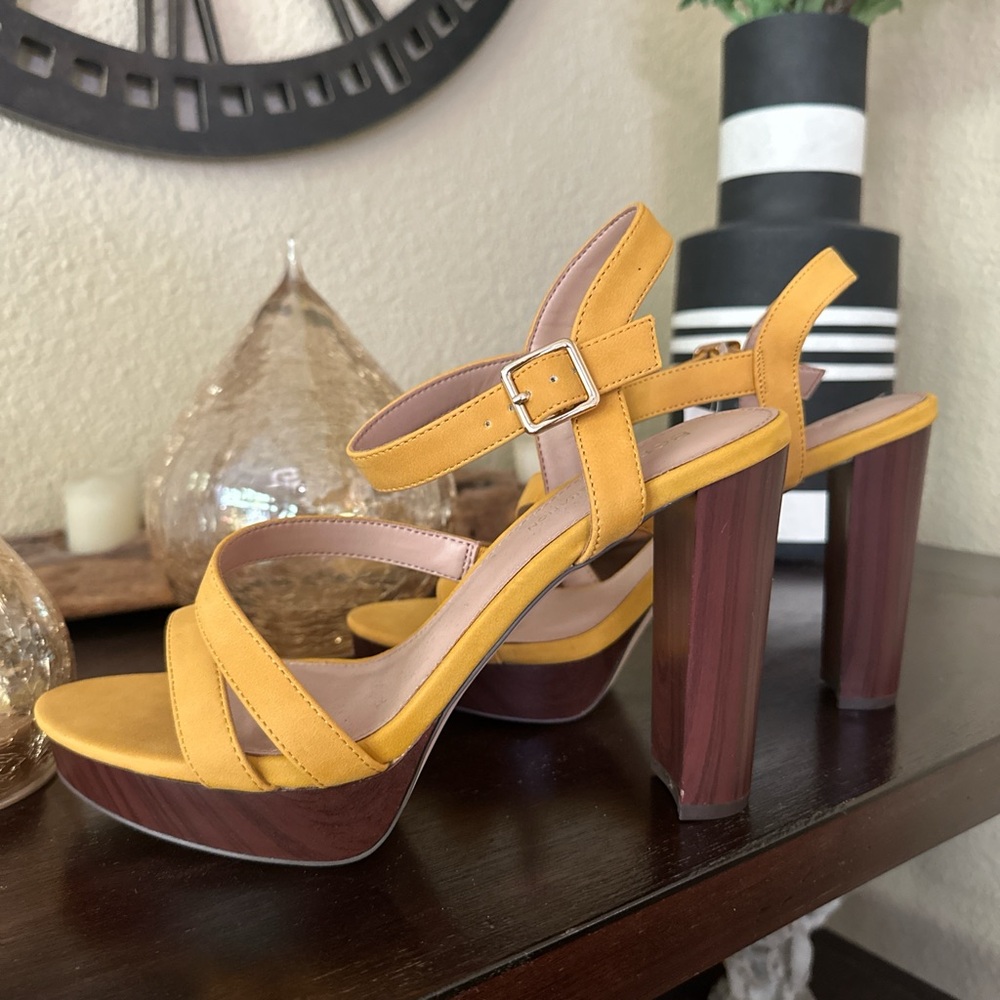 New! BCBGeneration Yellow Platform Sandals